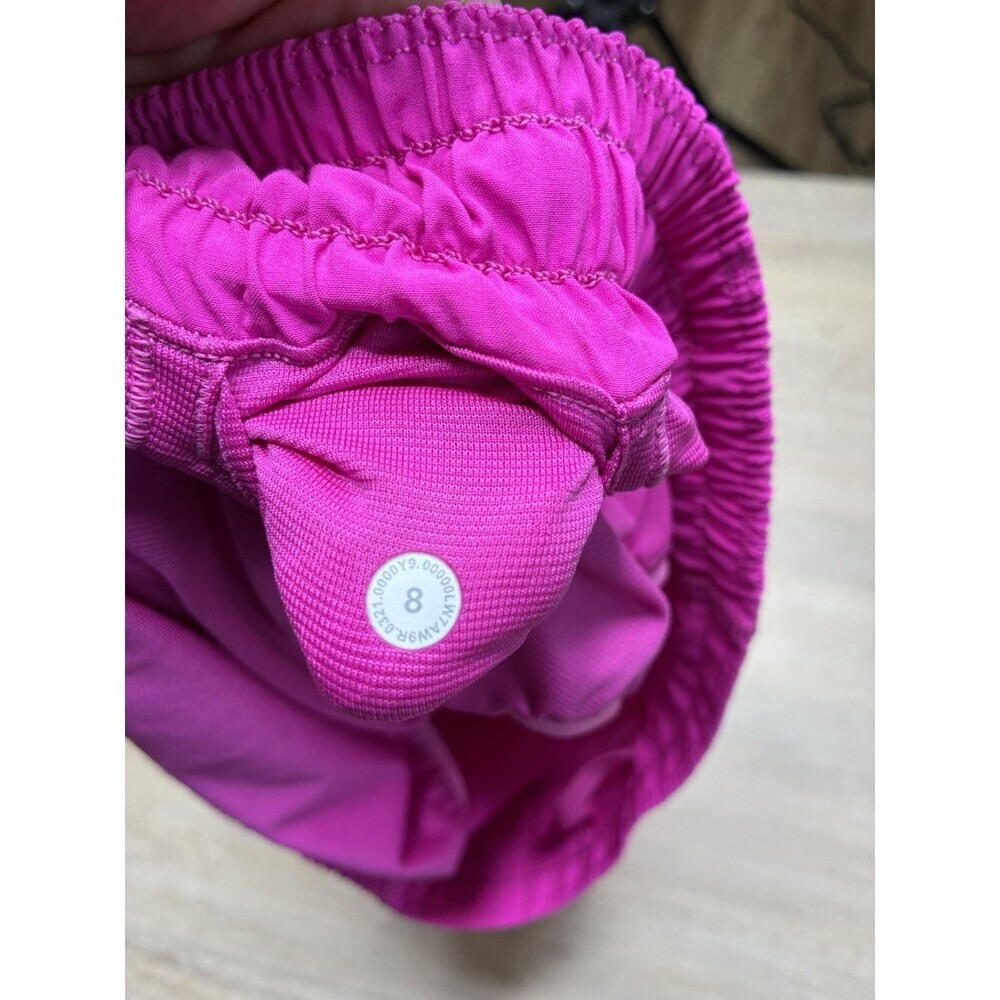 Lululemon Hotty Hot Low-Rise Lined Short 2.5" Purple Highlight Size 8 - Picture 5 of 5